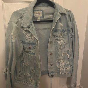 DISTRESSED JEAN JACKET💙